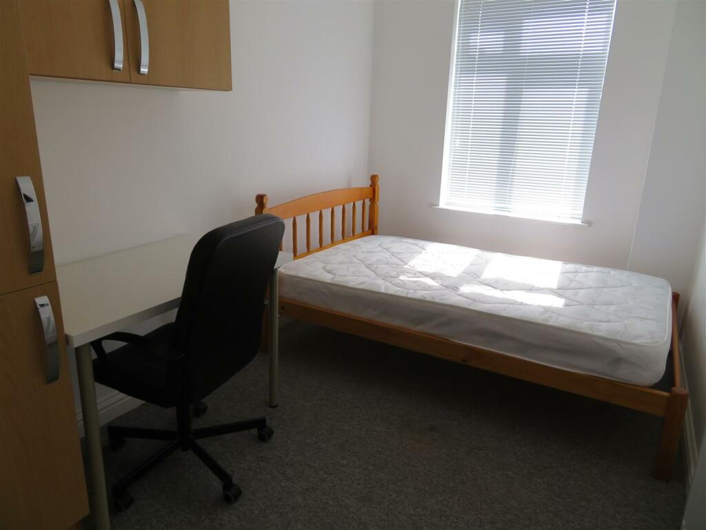 11 Stansted Bed4.JPG