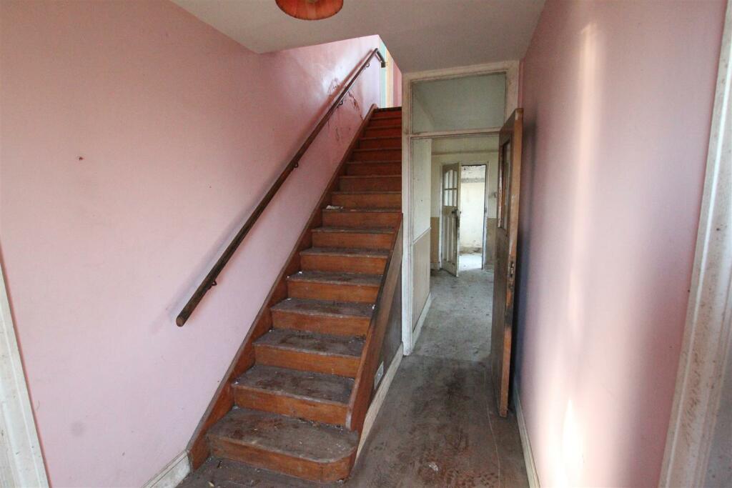 FRONT HALLWAY