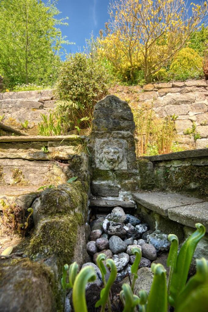 Garden - lion fountain.jpg