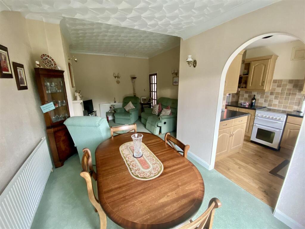 Bramleys Estate Agents - Glebe Gate - Thornhill (4
