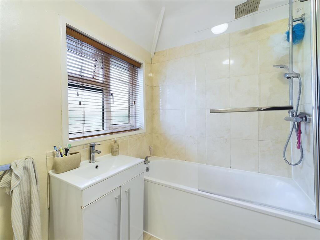 CAM02571G0-PR0092-STILL016.jpg