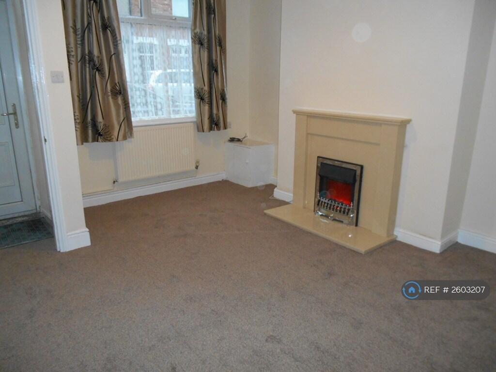 Lounge With Modern Electric Fire &amp; Surround