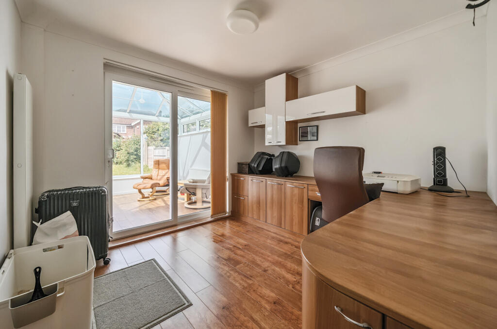 1298825-9-68385cf...