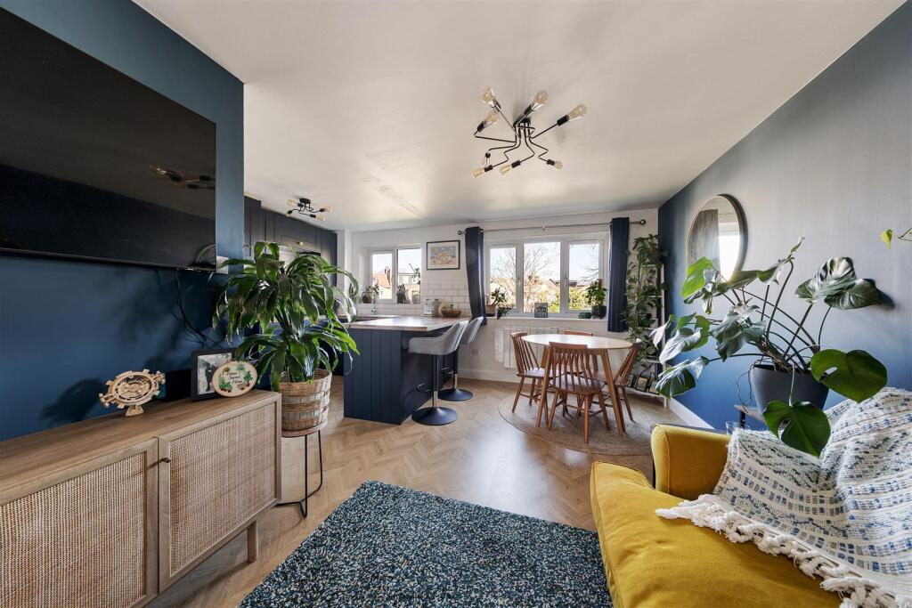 2, Brockway Close E11