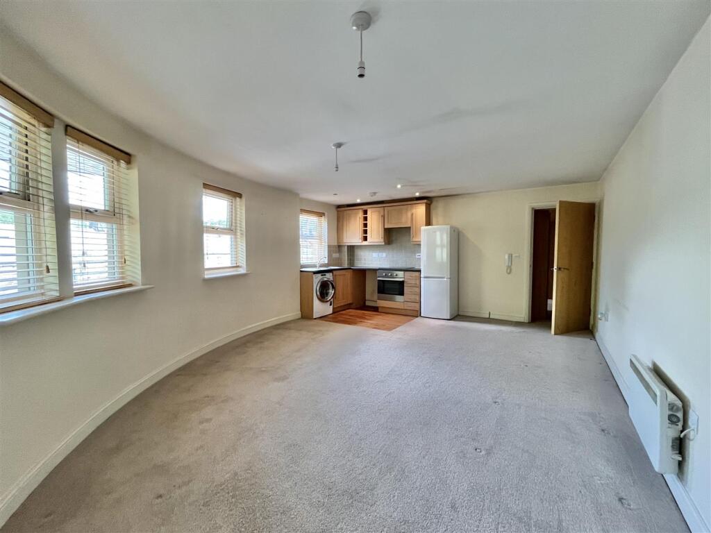 Open Plan Lounge &amp; Kitchen