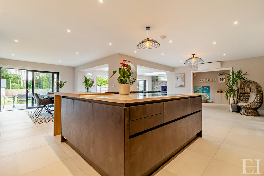 8598904-interiorW...