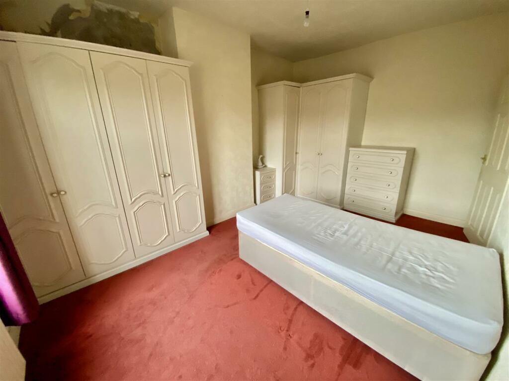 Bramleys Estate Agents - Shillbank - Mirfield (14)