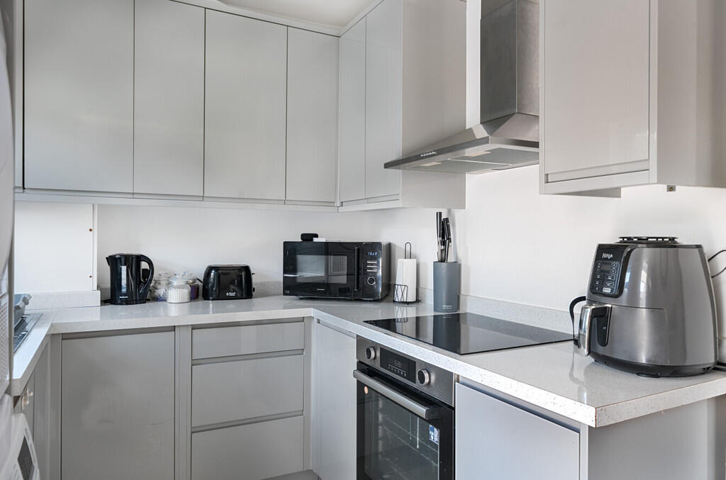 1324775-9-6876092...