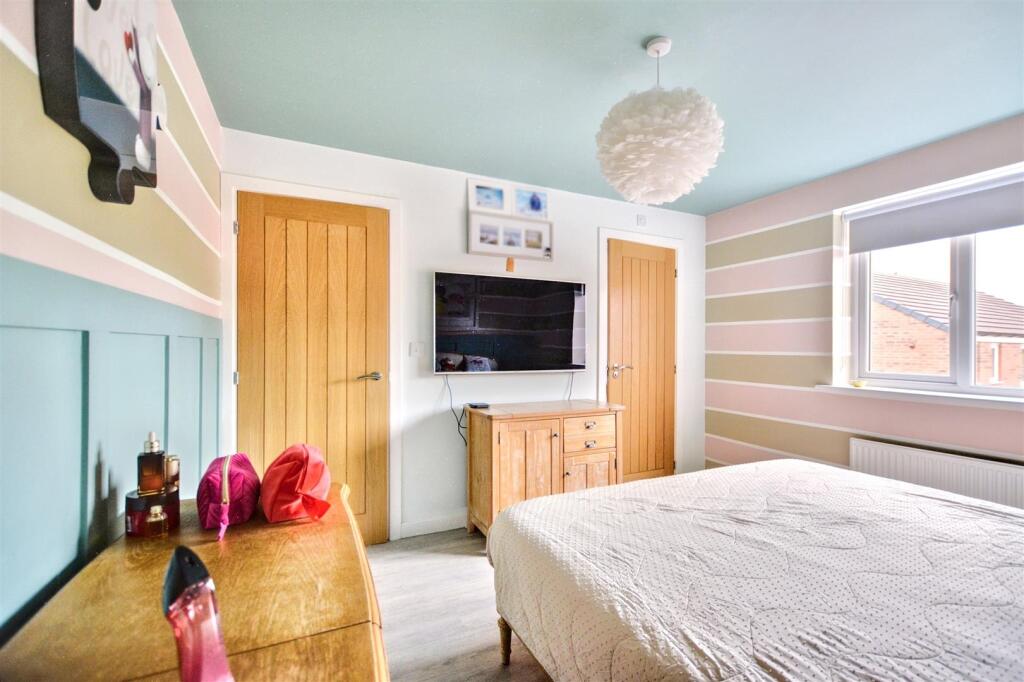 Bedroom 1_2.jpeg
