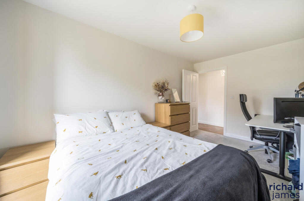 b4bce16670ce4460b06bb492d5267cf8