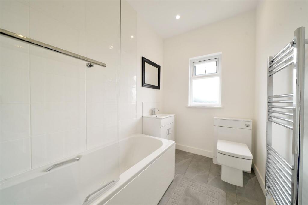 First Floor, 3 Tring Avenue - xpO95xmNWuykTUbMI6v8