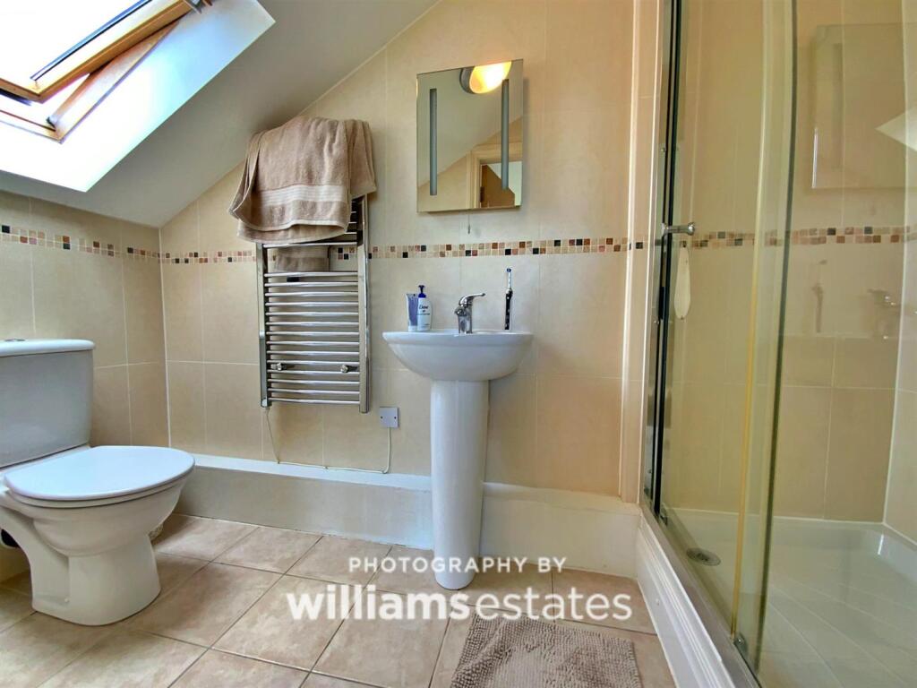 en-suite shower