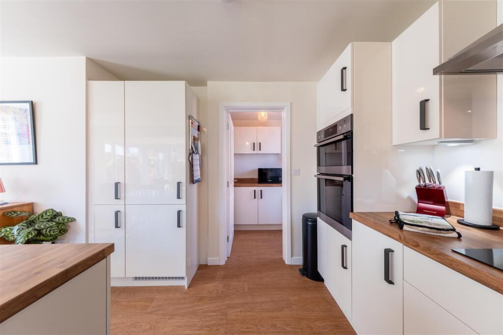 3 Tiverton Way-007.jpg