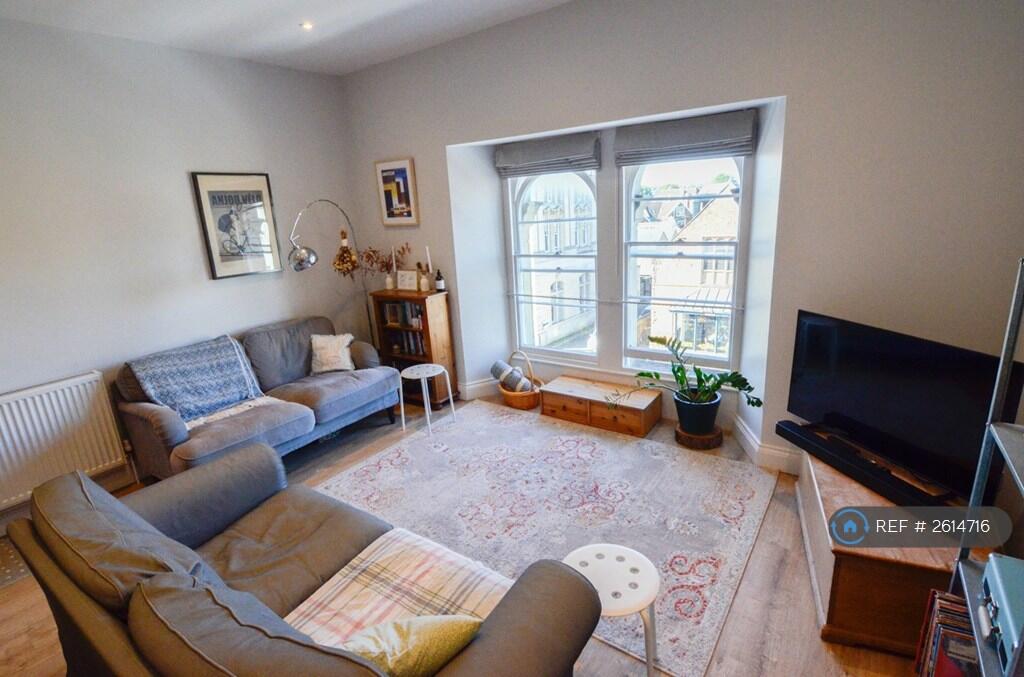 Kitchen / Lounge