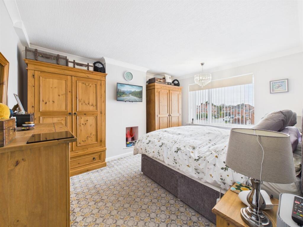 Bedroom: