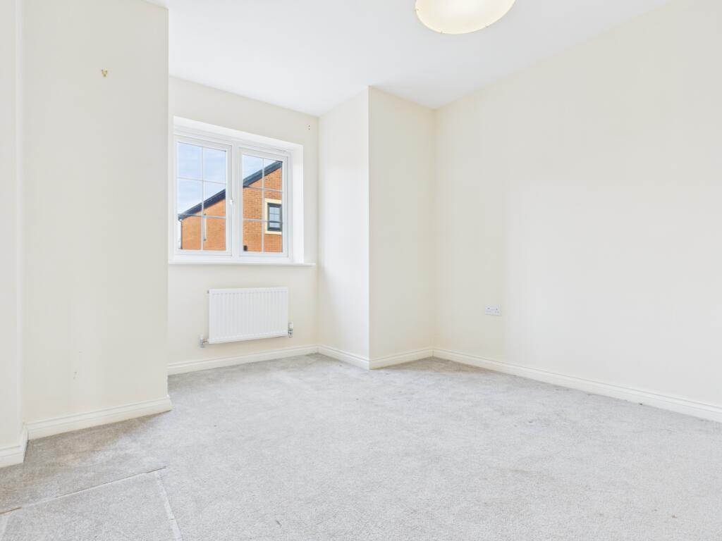 CAM03729G0-PR0178-STILL004