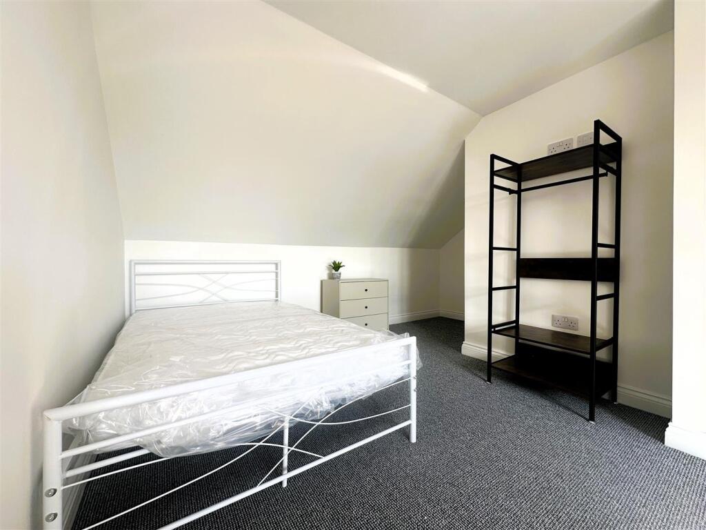 Bedroom 5 II.jpg