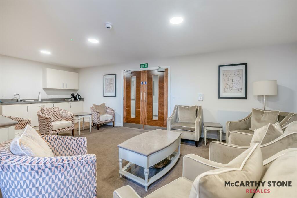 8581642-interior01.jpg
