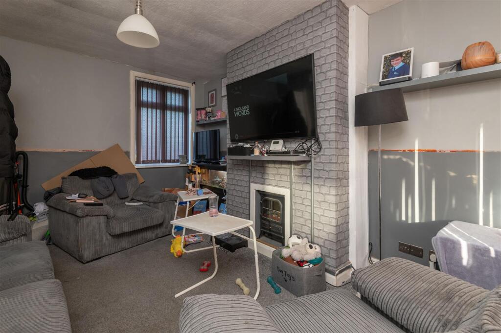 12 - 72 Whitwell Green Lane HX5 9EG.jpg