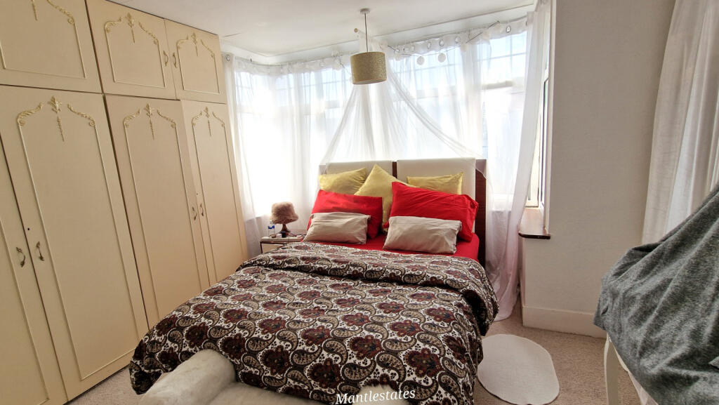 FRONT BEDROOM (1)
