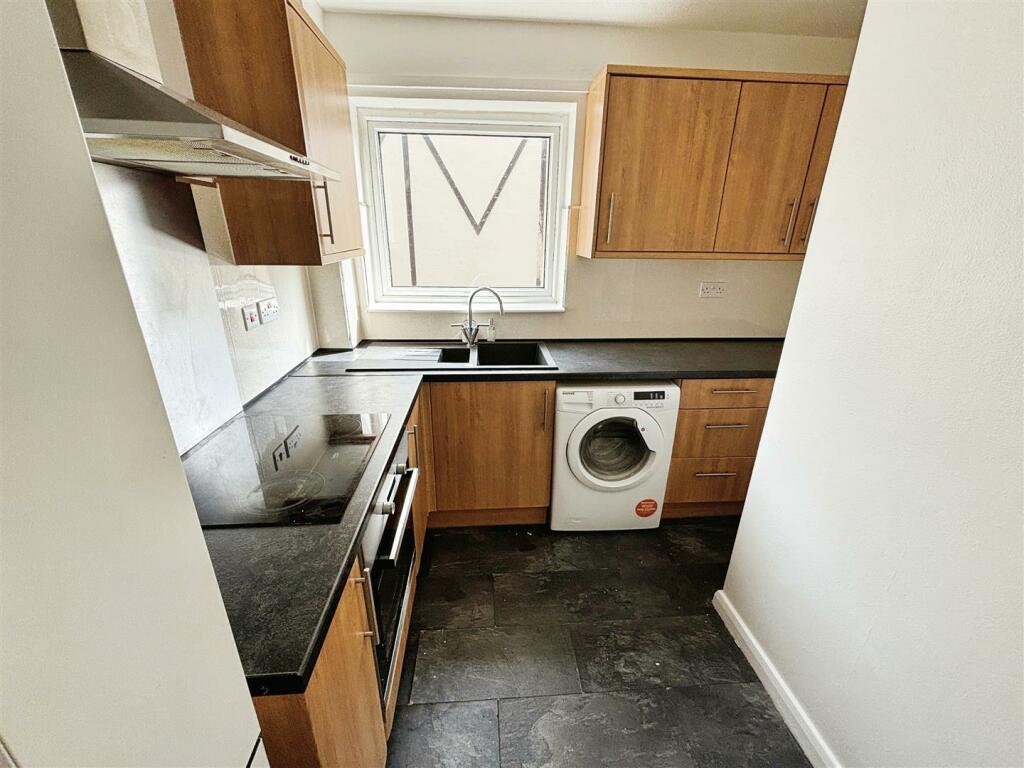 F3GH-kitchen..JPG