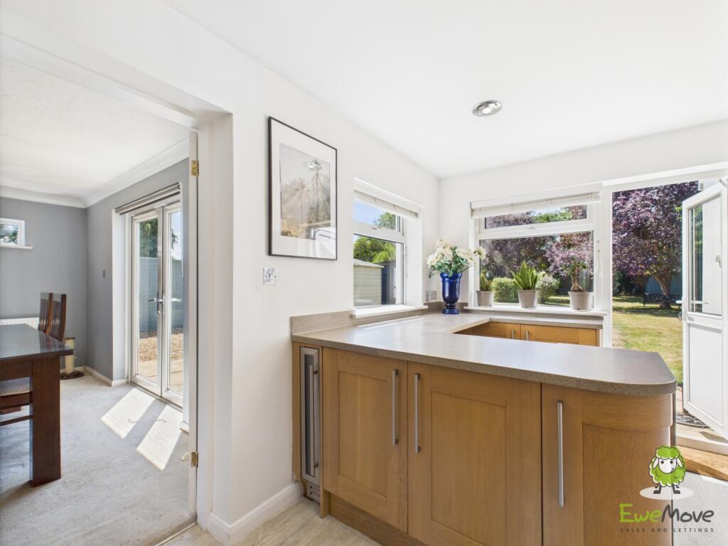 EweMove Basingstoke Estate Agents - 24 Byfleet Ave