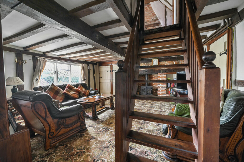 PT-TV-TudorCottag...