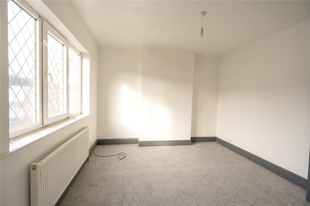 Bedroom 1 (2)