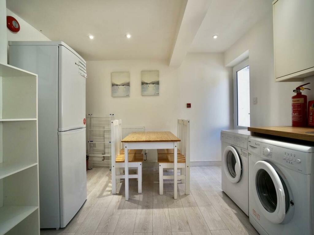 Kitchen1.jpg