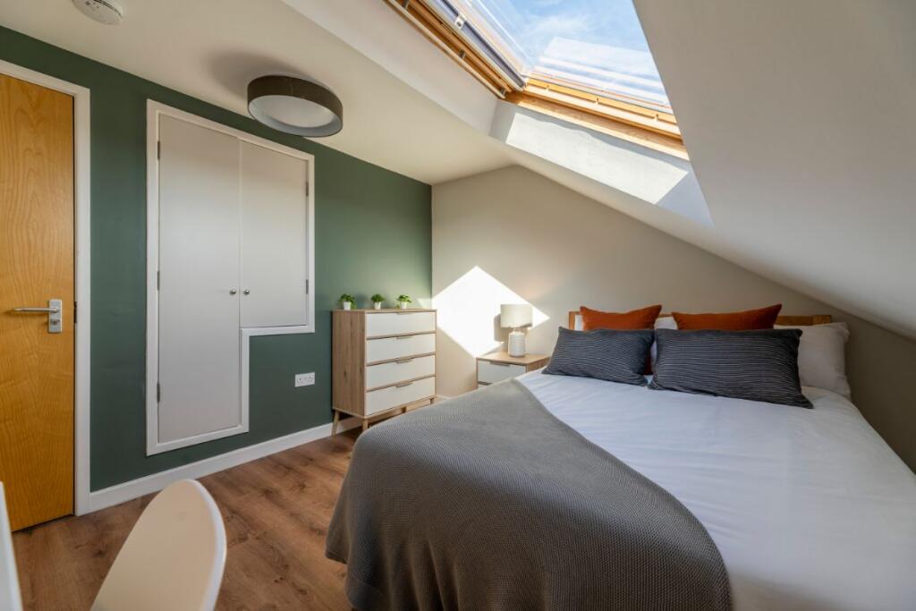 64EA - Bedroom 6