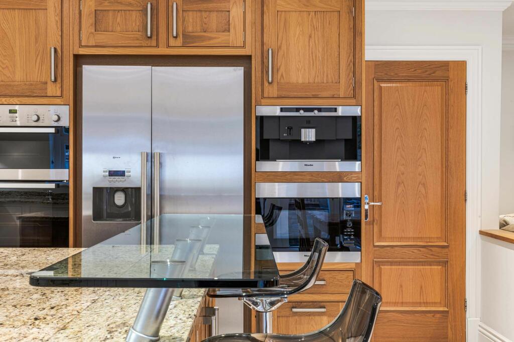 BREAKFAST BAR