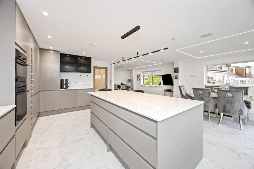 Open Plan Living Room/Kitchen