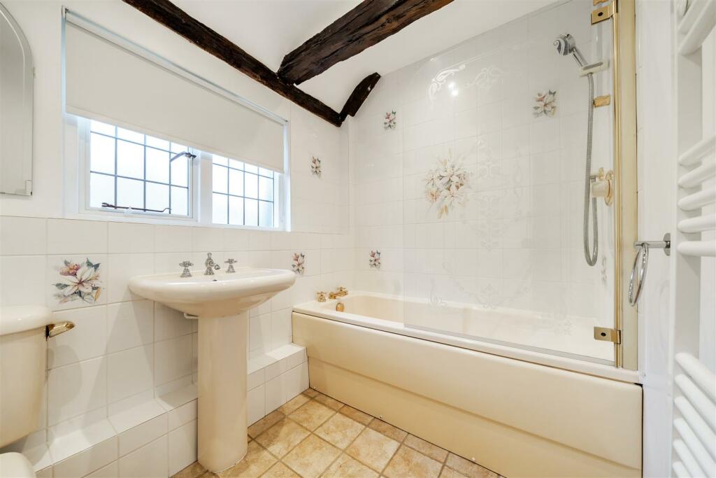 Bathroom.jpg