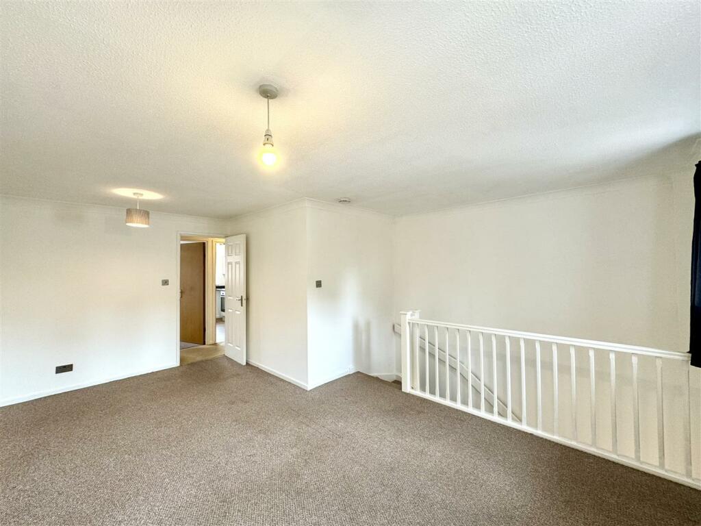 SITTING/DINING ROOM