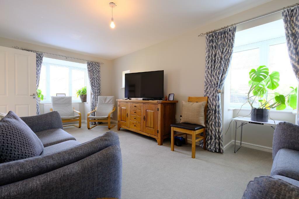 21' long sitting room (twin aspect)