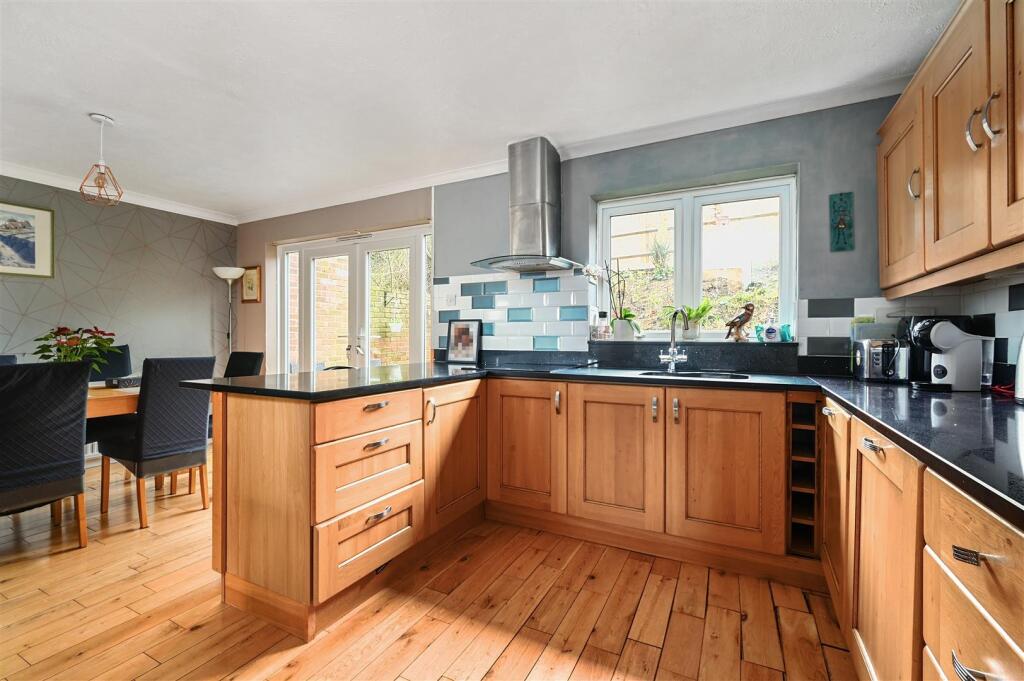 2 New Barn Close, Portslade, BN41 (12).jpg