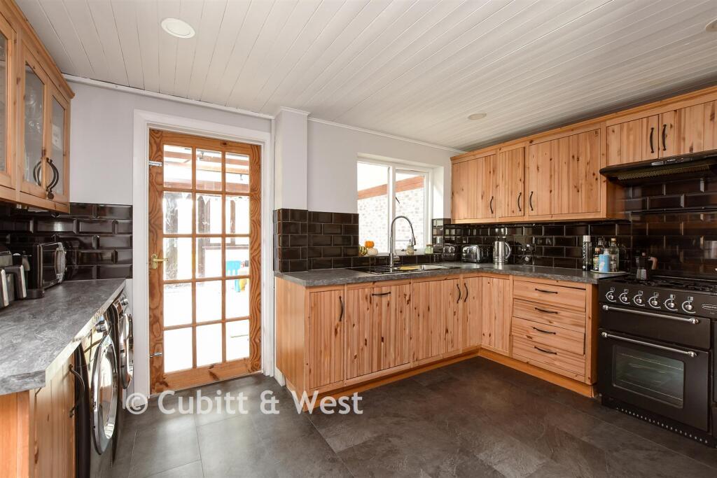 Kitchen/Breakfast Area
