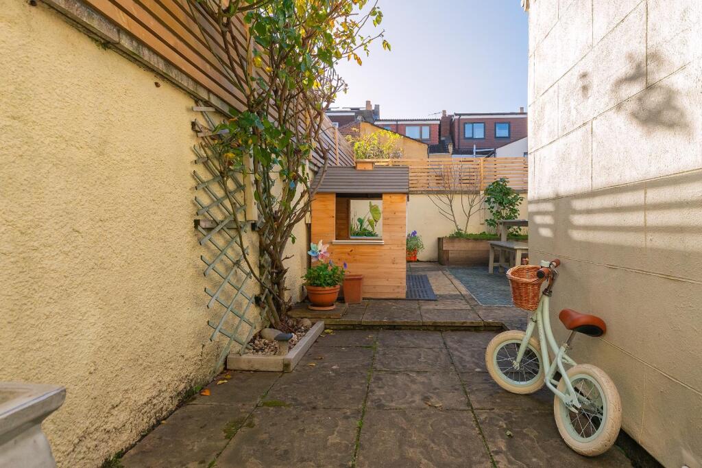 3B4RSV - External G.jpg