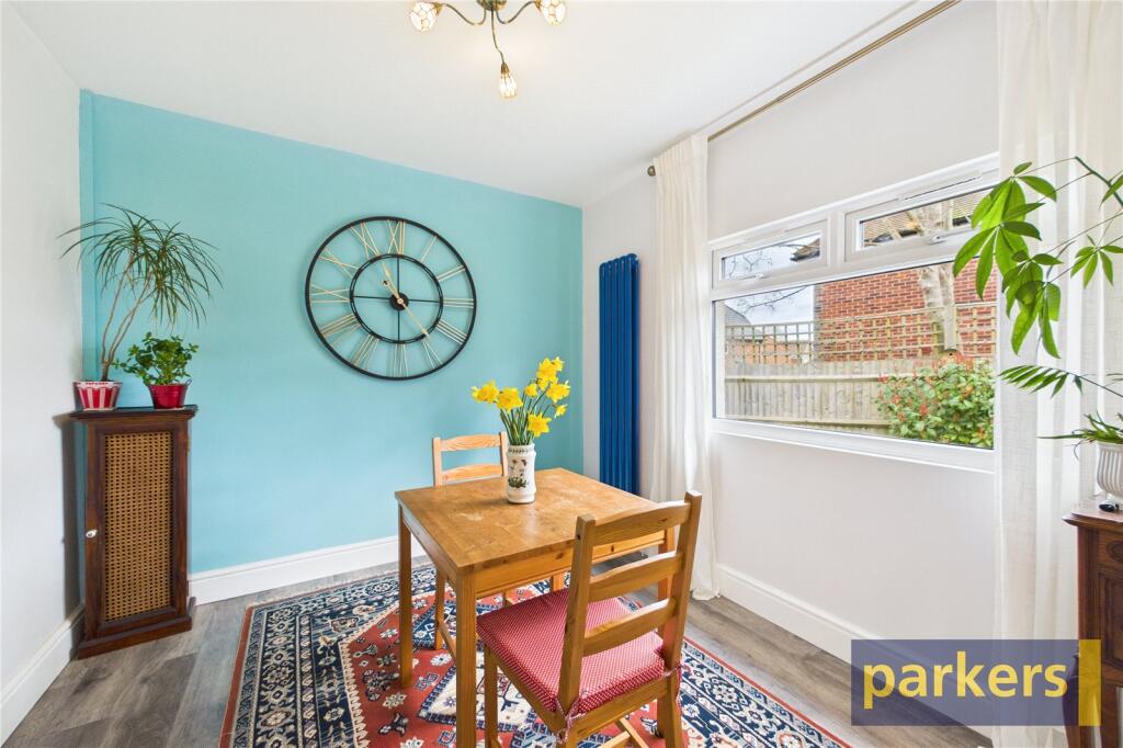 Bedroom/Dining Room