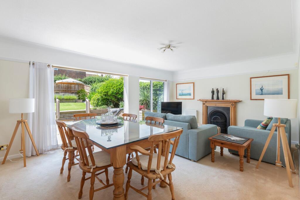 Living/dining room