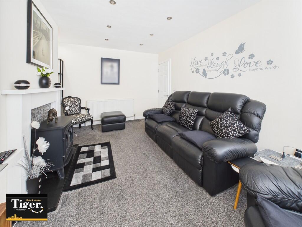 CAM02176G0-PR0582...