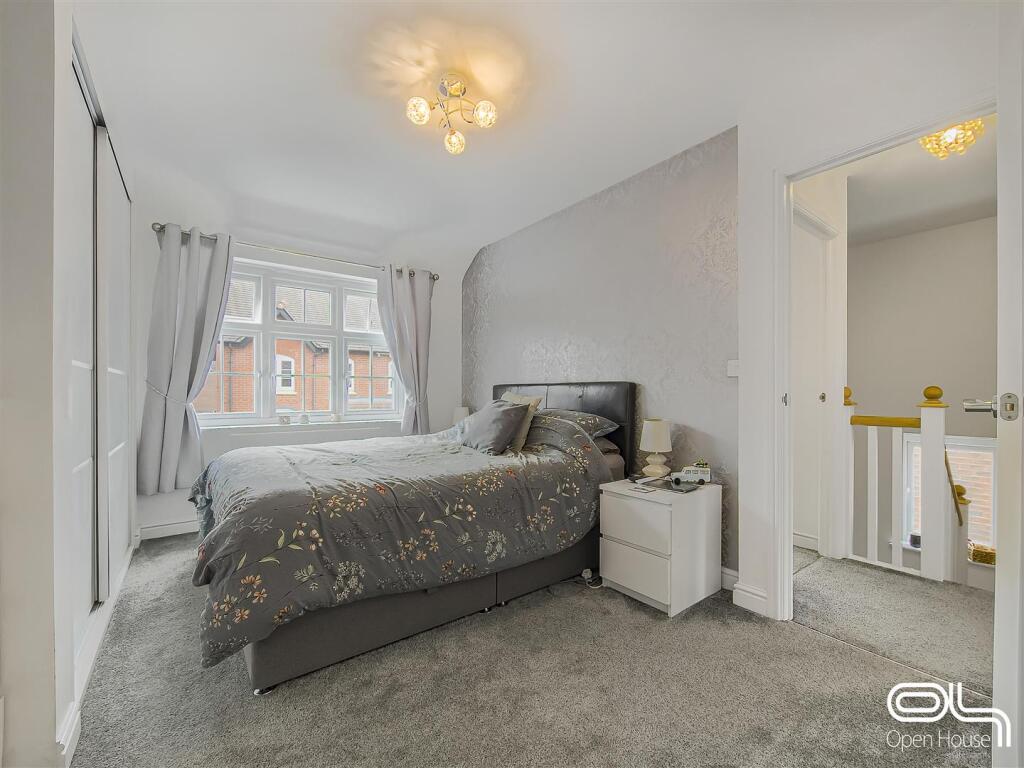 Henley Grove, Church Gresley (18).jpg