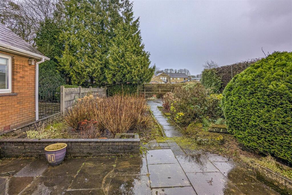 higherfields back lane standish -4.jpg