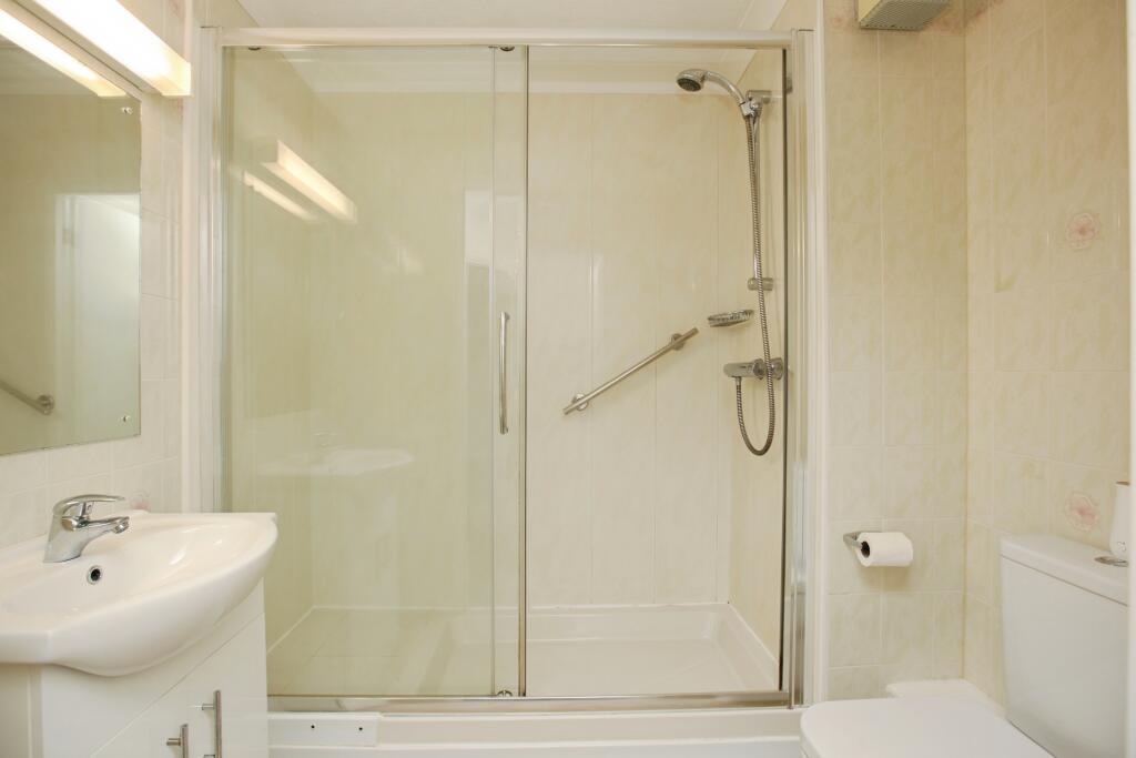 SHOWER ROOM