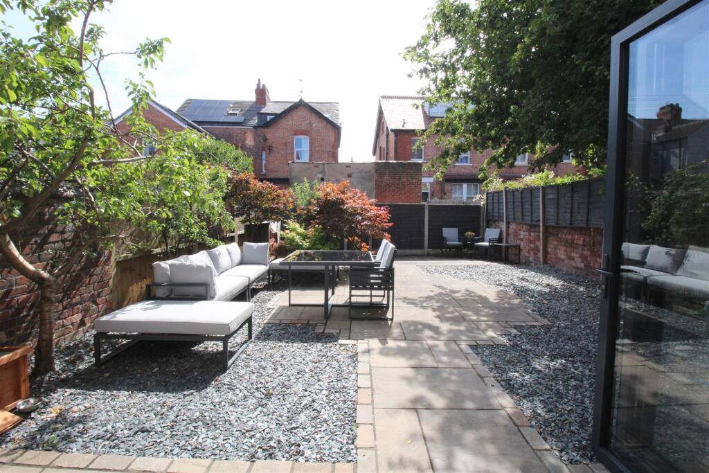 Park Rd, 50A, outside.JPG