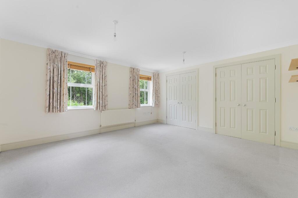 PRINCIPAL BEDROOM.jpg