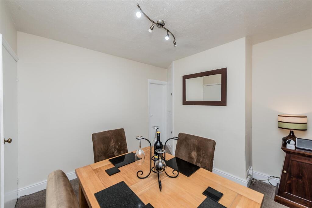 Dining Area: