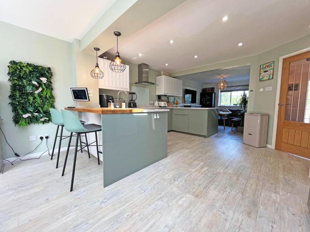 Kitchen1.jpg