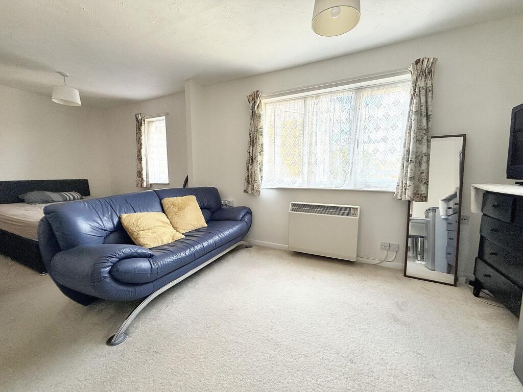 Lounge/Dining Area
