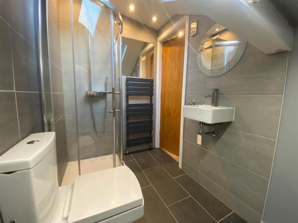 shower room 1.jpg